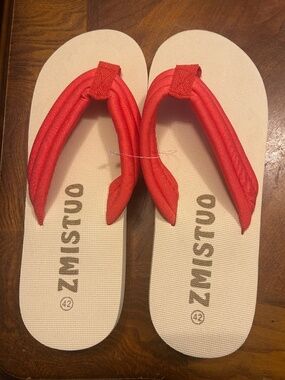 Zmistuo red cushion flip flops